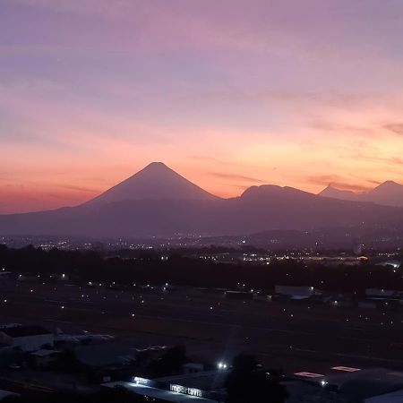 Amazing Volcano Views In Front Of Airport 과테말라 외부 사진