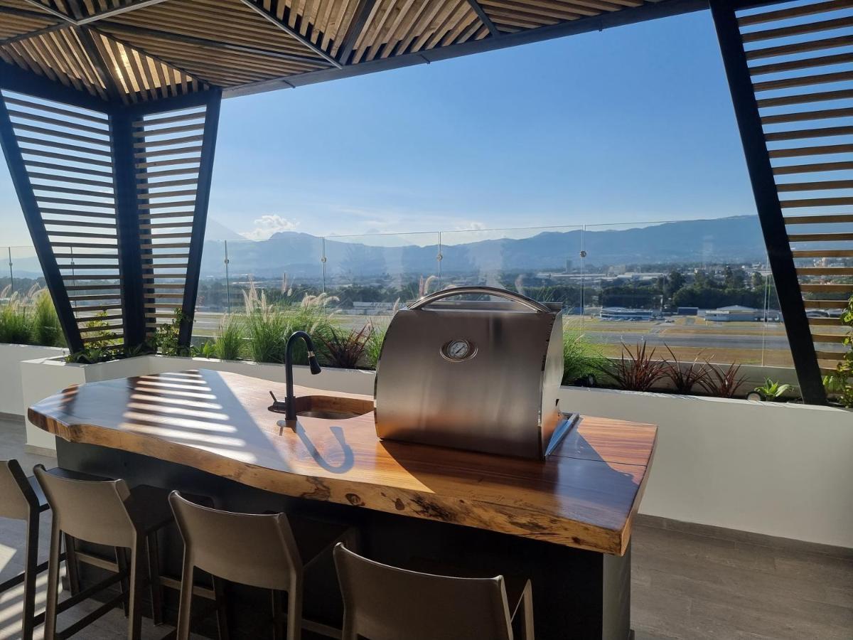 Amazing Volcano Views In Front Of Airport 과테말라 외부 사진