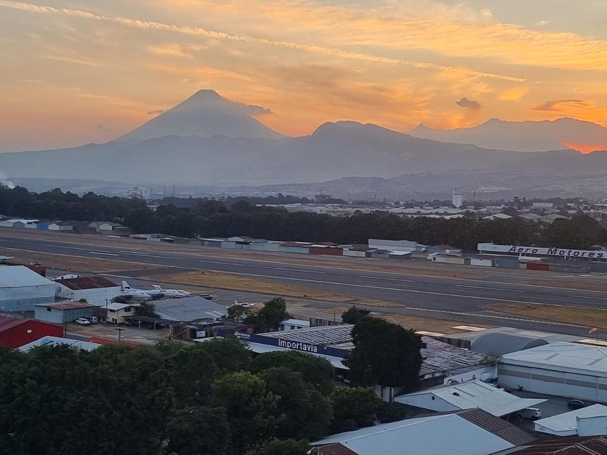 Amazing Volcano Views In Front Of Airport 과테말라 외부 사진