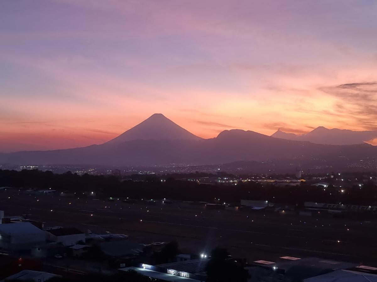 Amazing Volcano Views In Front Of Airport 과테말라 외부 사진