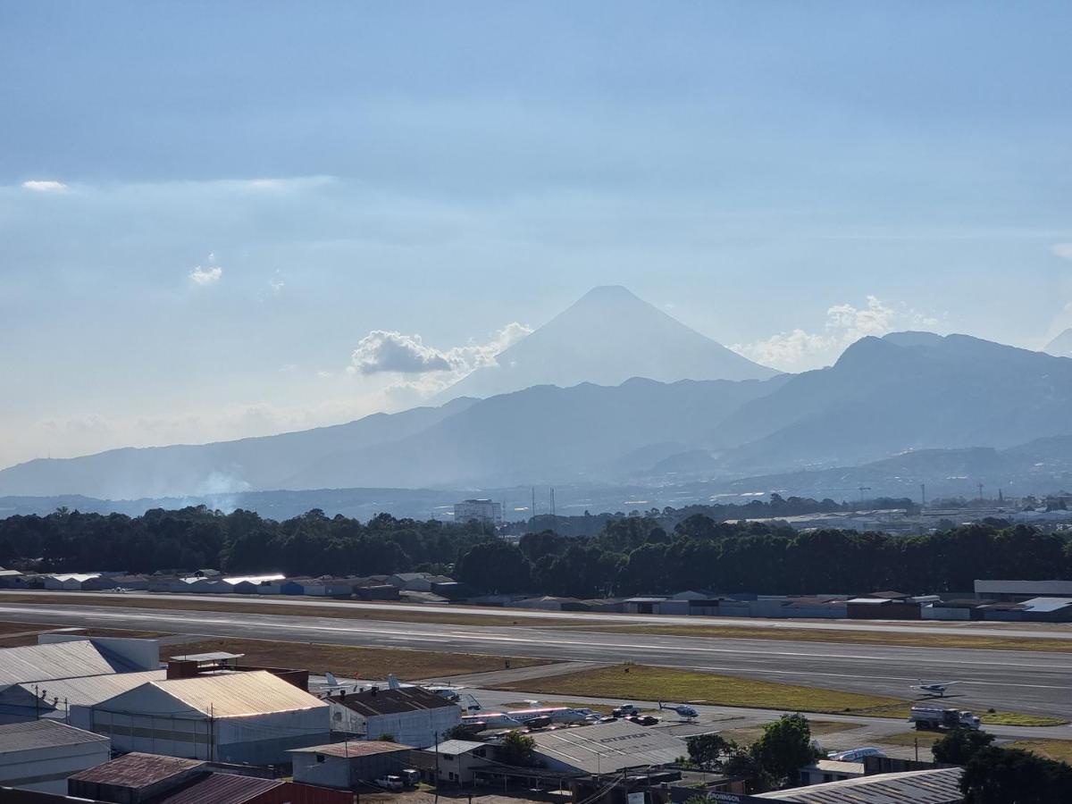 Amazing Volcano Views In Front Of Airport 과테말라 외부 사진