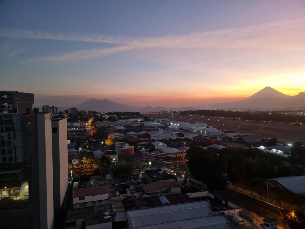 Amazing Volcano Views In Front Of Airport 과테말라 외부 사진