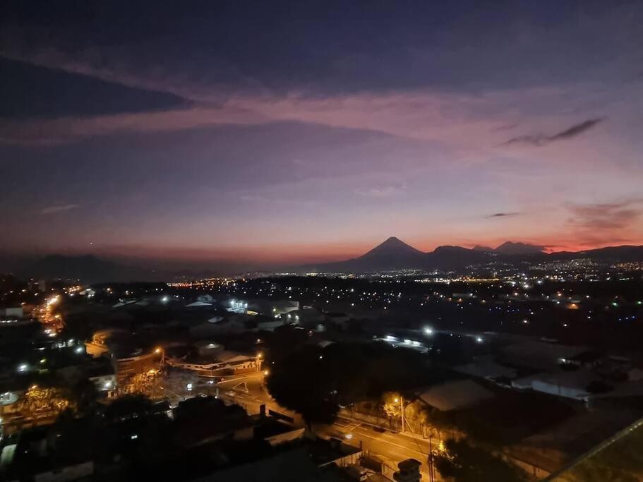 Amazing Volcano Views In Front Of Airport 과테말라 외부 사진