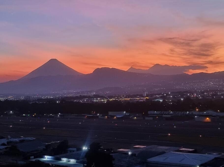 Amazing Volcano Views In Front Of Airport 과테말라 외부 사진