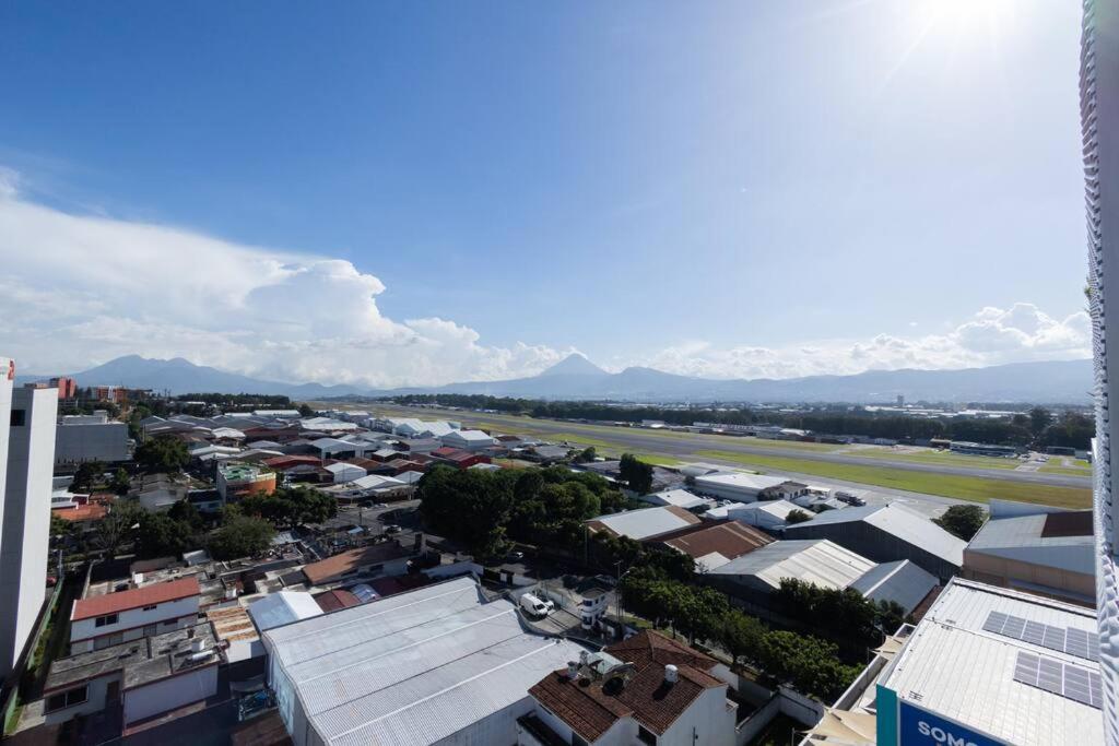 Amazing Volcano Views In Front Of Airport 과테말라 외부 사진