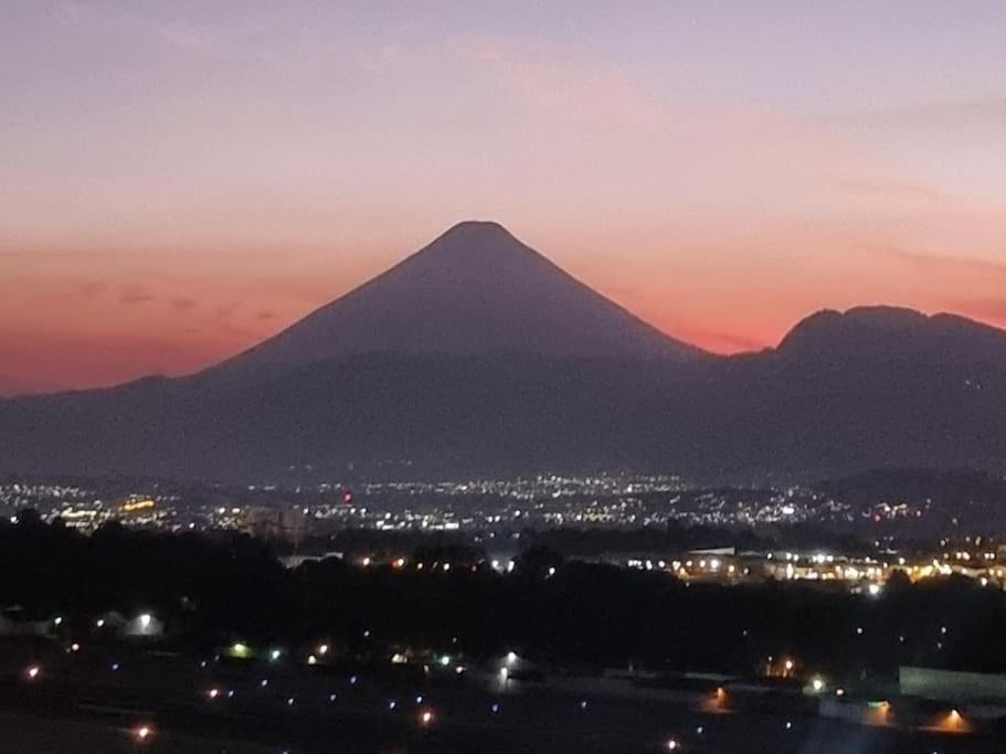 Amazing Volcano Views In Front Of Airport 과테말라 외부 사진